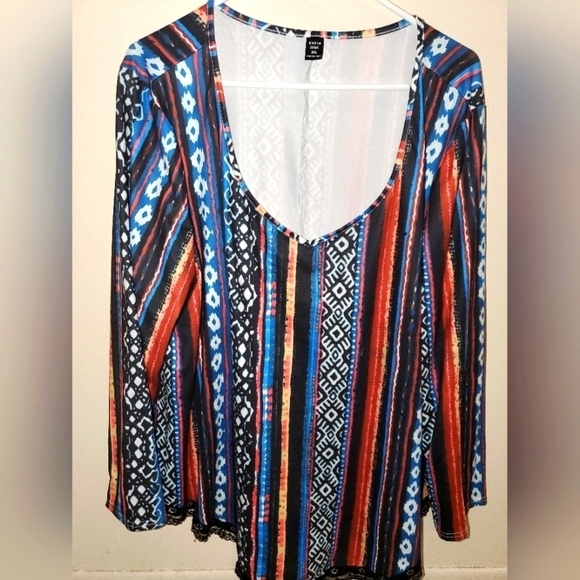 Shein Geo & Striped Print Lace Trim Curved Hem Tee - Picture 1 of 11